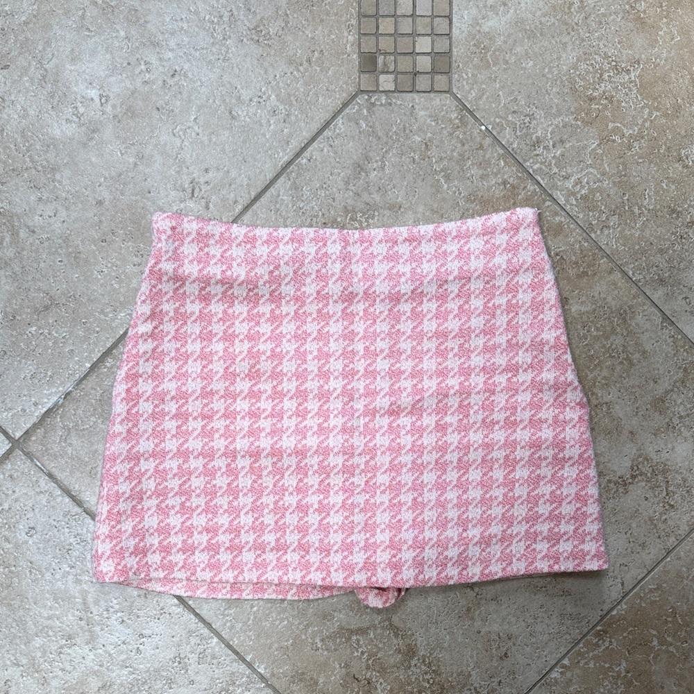ZARA Pink and White Houndstooth Mini Skort